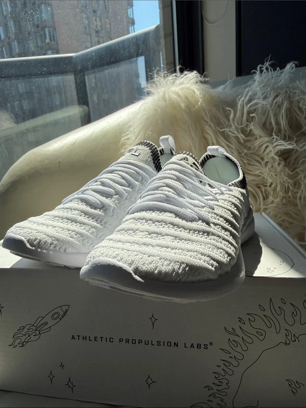 NIB, Ret $119, APL TechLoom White Wave Youth Sneakers (Size 1/ EUR 32) / Unisex